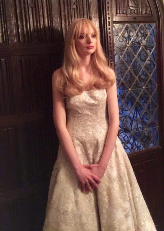 model at wedding show