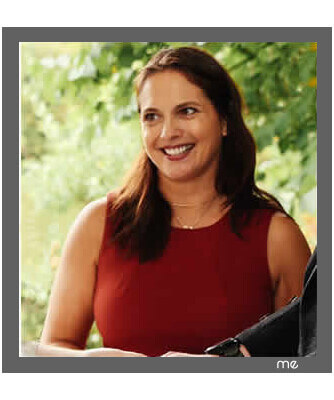 Wedding officiant Larissa at The Foundry LIC Weddings by Larissa