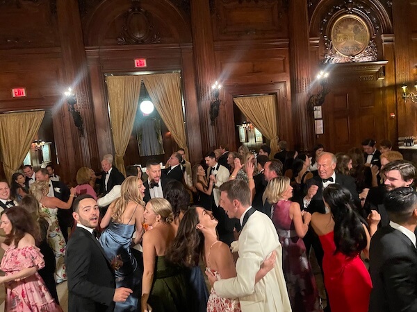 full dance floor at nyc wedding