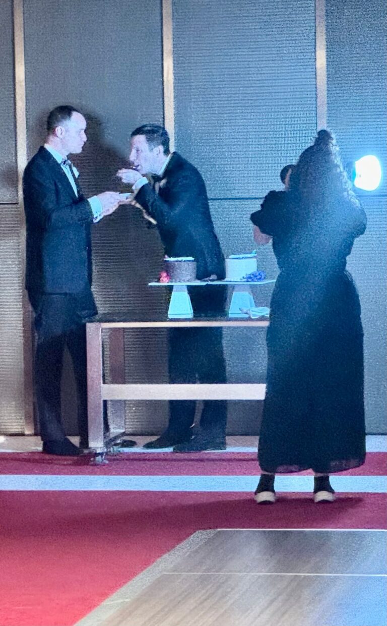 cake cutting at twa hotel wedding